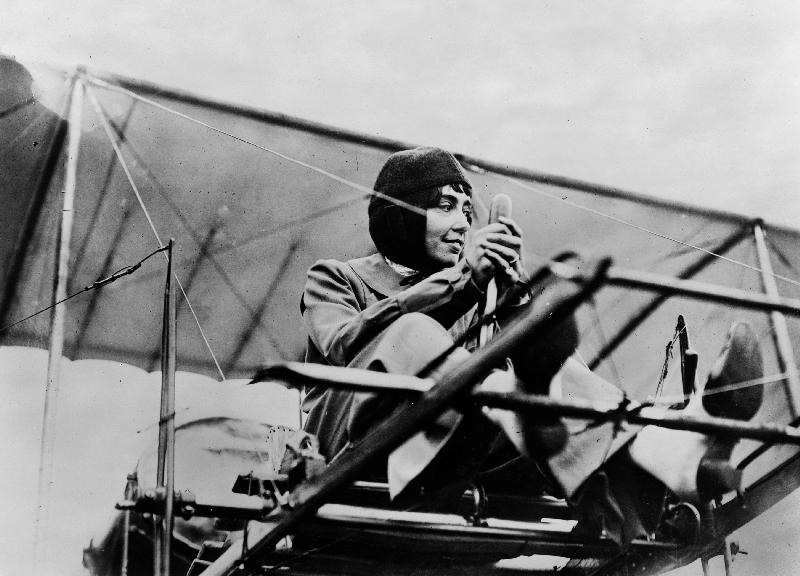 Helene Dutrieu in her plane de French Photographer, (20th century)