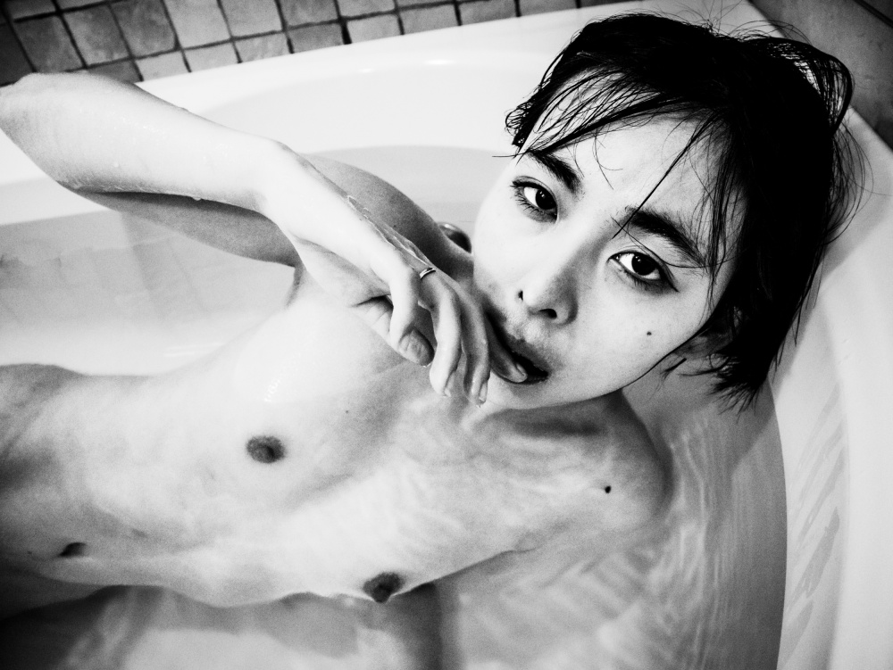 Pas fini(e) - woman in the bath de G-lost-kerberos