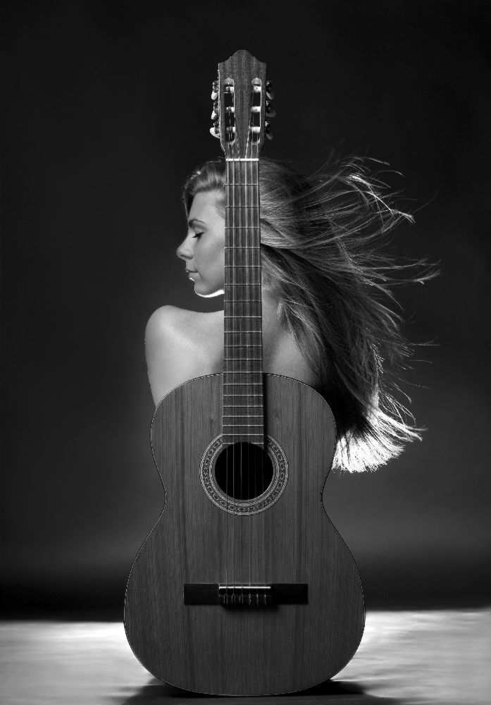 Girl with guitar de Gabor Kanovits ,