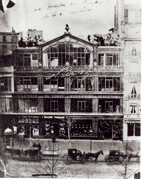 Studio of Nadar at 35 Boulevard des Capucines, Paris, c.1855 (b/w photo)  de Gaspard Felix Tournachon Nadar