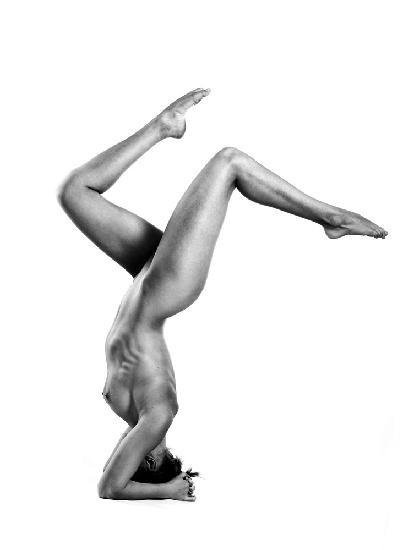 Acrobatic nude 4