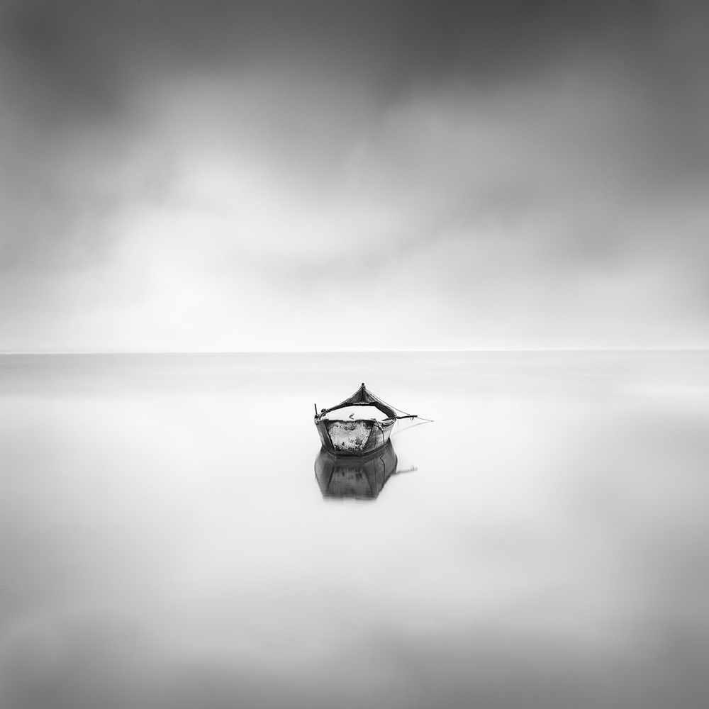 Lonely boat de George Digalakis