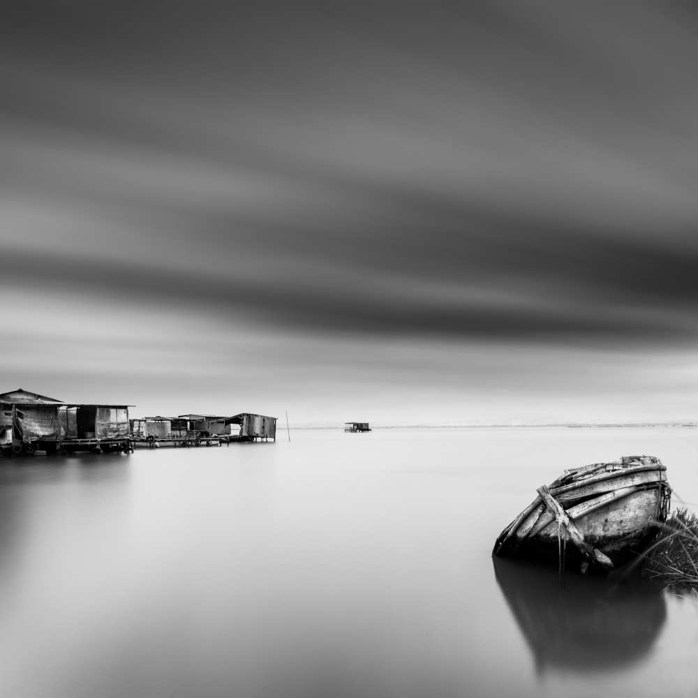 Fisherman's Boat and Huts de George Digalakis