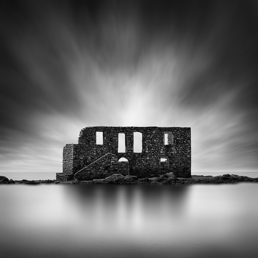 House of Ghosts de George Digalakis