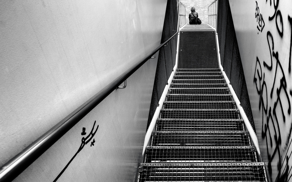 At the bottom of the stairs de Gerard Jonkman