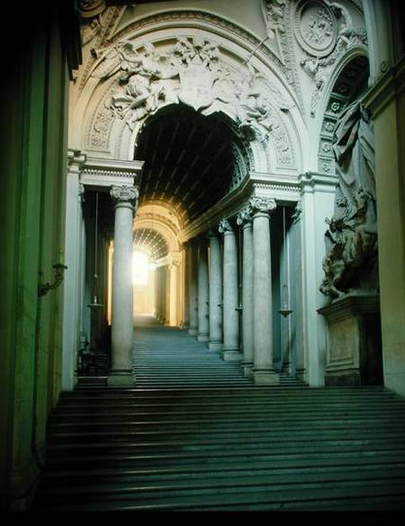 Interior with view of the staircase (photo) de Gianlorenzo Bernini