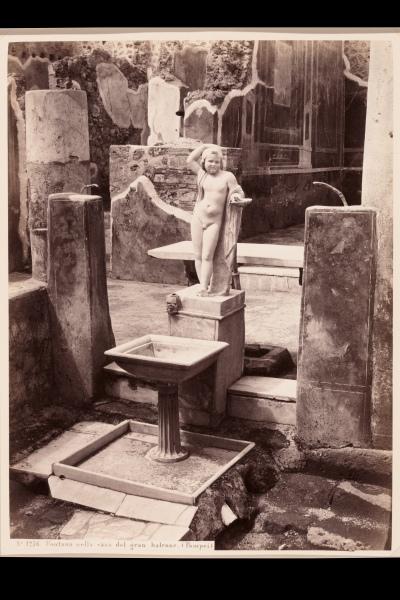 Pompeii: Fountain in the Casa del gran balcone