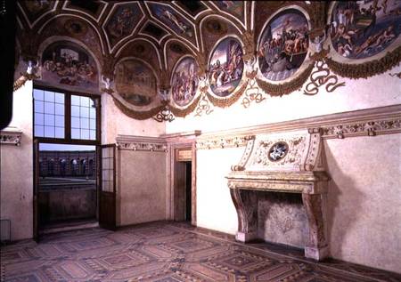 View of the Camera dei Venti, showing the stucco fireplace and frieze with zodiac roundels above de Giulio Romano