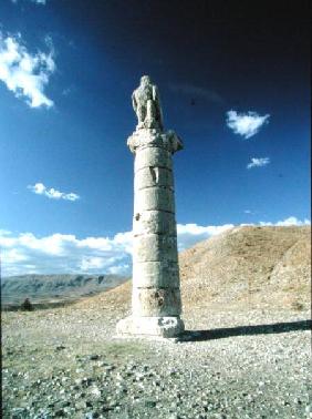Column with an eagle (photo)