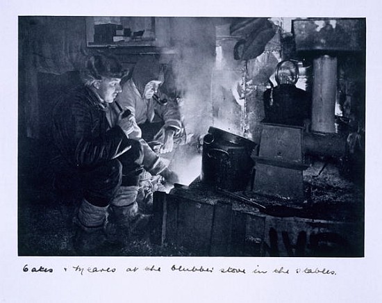 Oates & Meares at the blubber stove in the stables, from ''Scott''s Last Expedition'' de Herbert Ponting