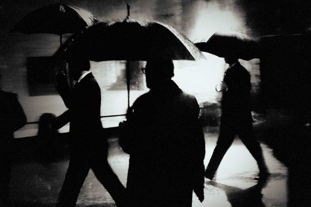 Men in the rain de Holger Droste