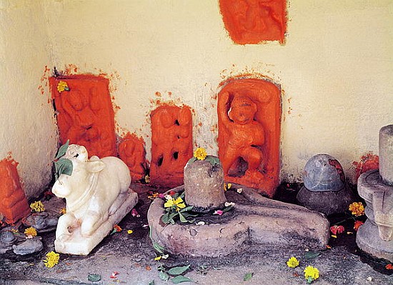 A shrine of a chapel on the Ganges de Indian School