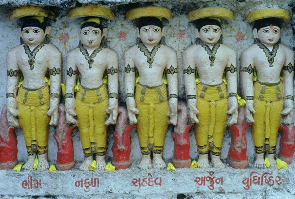 Pancha Pandava, the five hero brothers of the Mahabharata (painted stone)  de Indian School