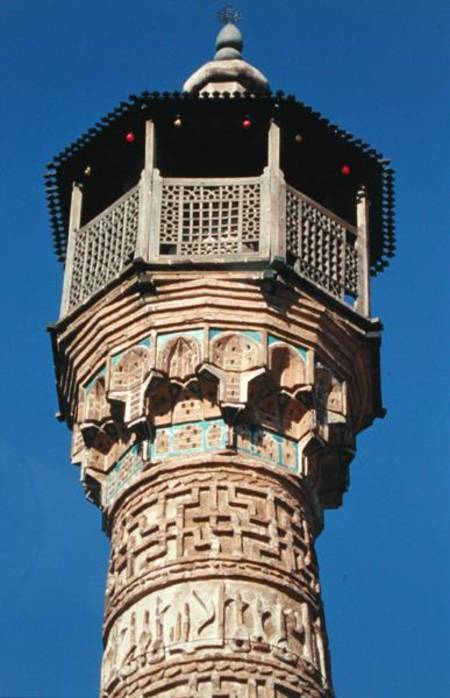 Elaborate brickwork at the top of the Semnan Minaret de Islamic School