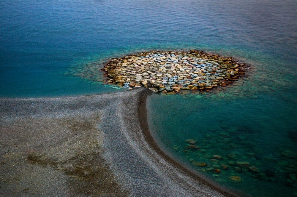 The Tyrrhenian Sea shore - from &quot;Hues of Italy&quot; de Jacek Stefan