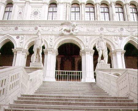 View of the Scala dei Giganti designed by Antonio Rizzo (1484-1501) with statues of Mars and Neptune de Jacopo Sansovino