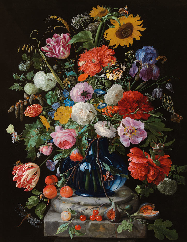 Tulpen, eine Sonnenblume, eine Iris und andere Blumen in einer Glasvase auf dem Marmorsockel einer S de Jan Davidsz de Heem