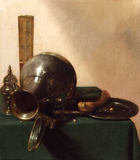 A still life of an overturned jug, a glass of wine, a bone on a plate, all on a green tablecloth de Jan Jansz. den Uyl
