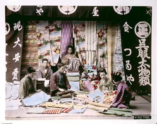 Japanese Silk and Fabric Shop, c.1900 (hand coloured photo) de Japanese School, (20th century)