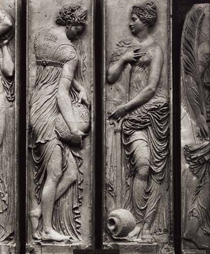 Detail of reliefs from the Fountain of the Innocents depicting nymphs personifying the rivers of Fra de Jean Goujon