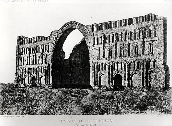 The Palace of Ctesiphon, from ''L''Art Antique de la Perse'' Marcel Dieulafoy, published 1884-85 de Jeanne Dieulafoy