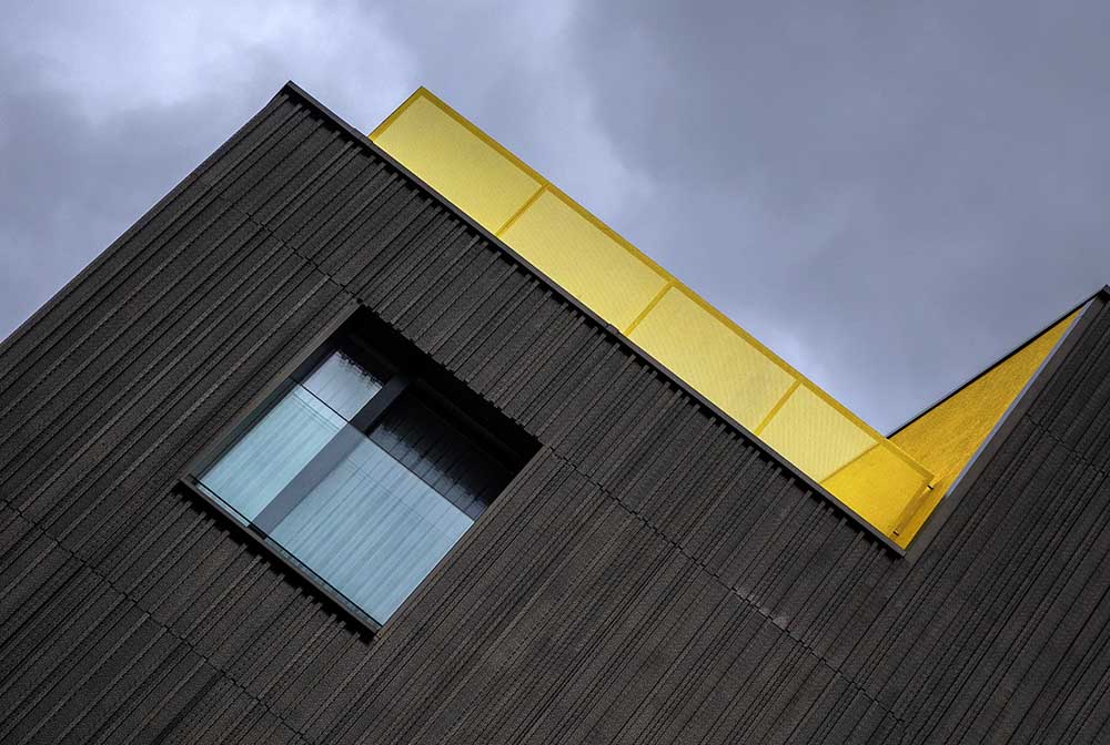 The yellow balcony de Jef Van den