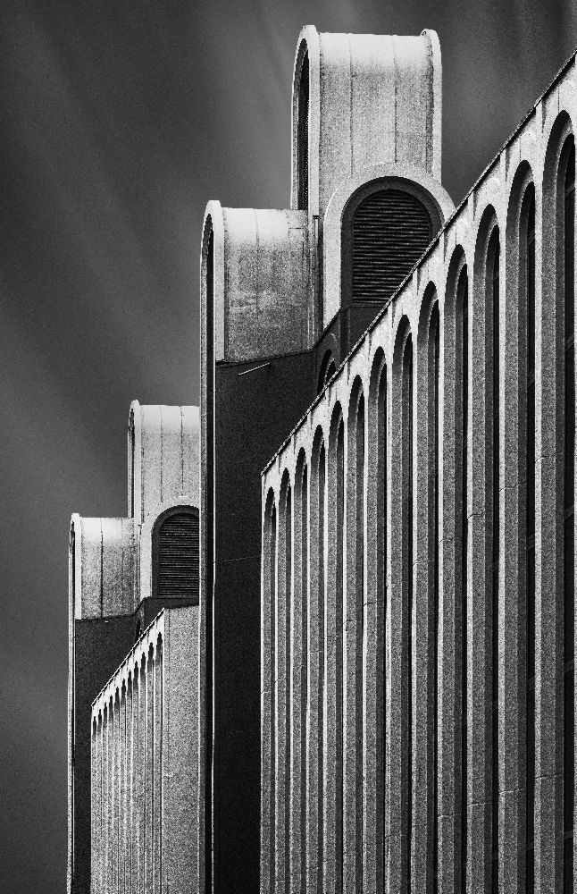 Towers of money de Jef Van den