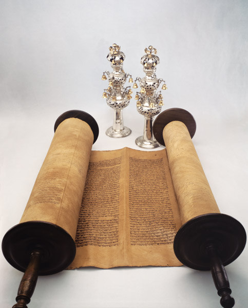 Torah scroll with Silver Crown finials (paper, wood & silver) de Jewish School