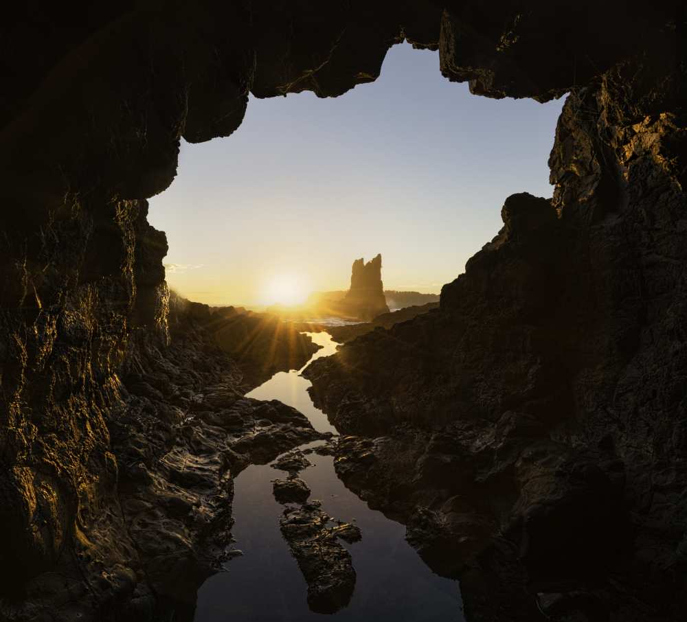 Rock and Cave de Jingshu Zhu