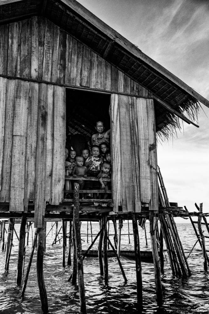 Under the same roof- lifestyles of the sea gipsy peoples de John Yuk Kong Chung