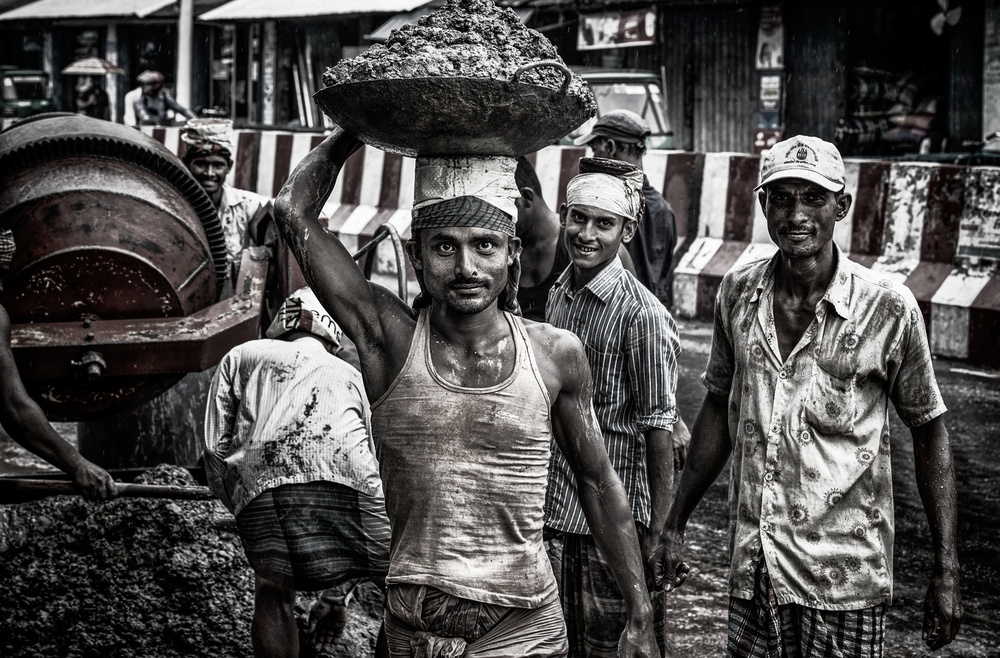 Working in the streets of Dhaka - Bangladesh de Joxe Inazio Kuesta Garmendia