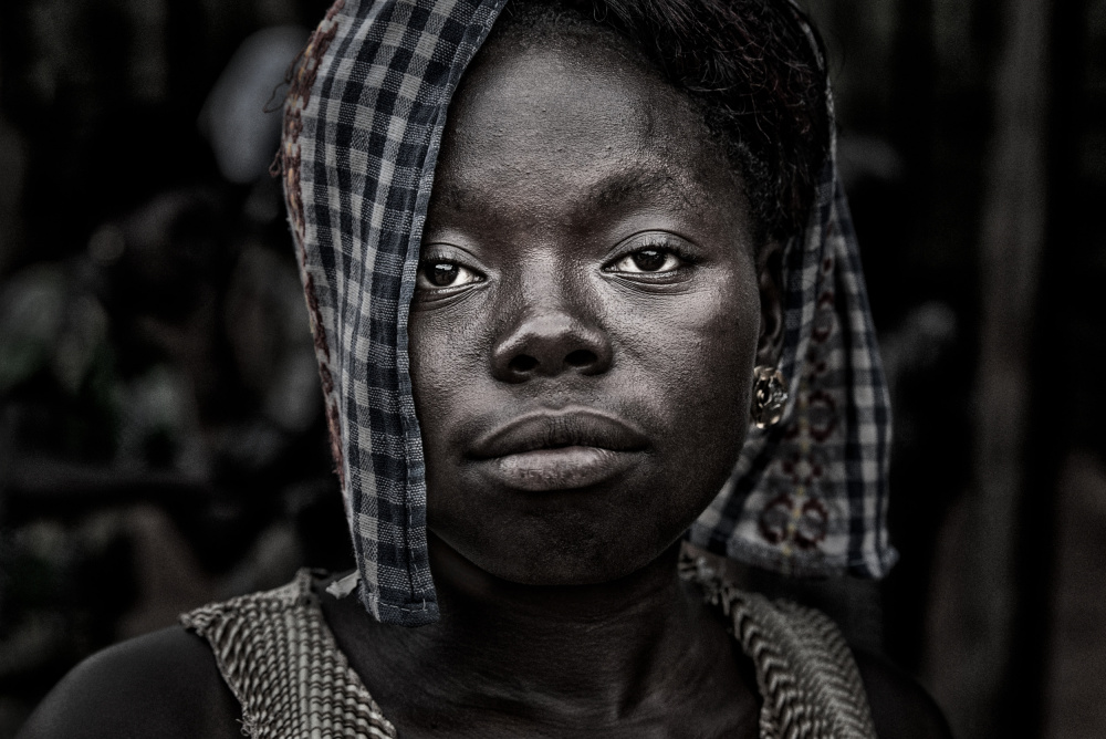 Woman in a market in Benin. de Joxe Inazio Kuesta Garmendia