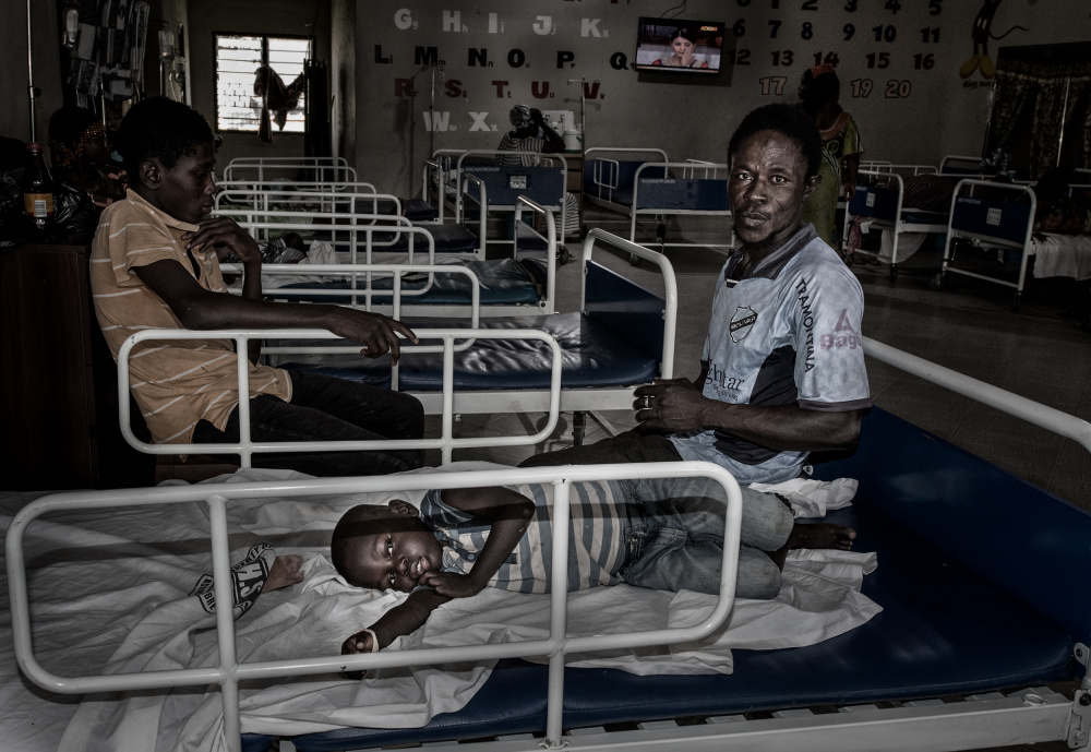 At a hospital in Ghana de Joxe Inazio Kuesta Garmendia