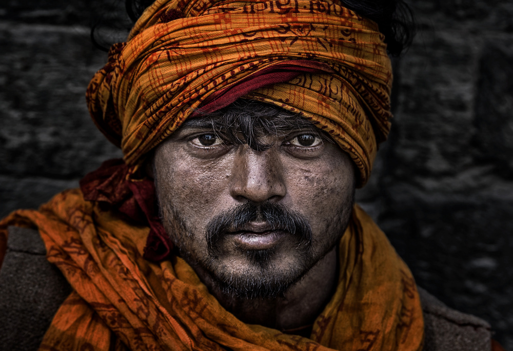 Man at the Pashupatinath Temple in Kathmandu-Nepal de Joxe Inazio Kuesta Garmendia