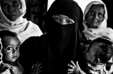 Rohingya refugee woman with her children-Bangladesh