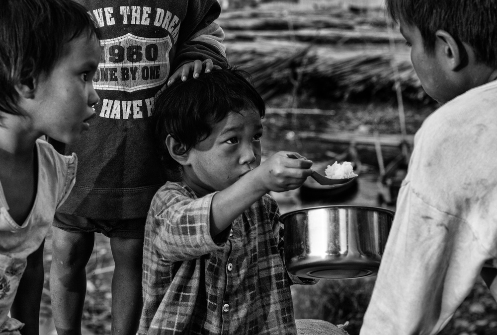 Do you want some rice? (Mandalay-Myanmar) de Joxe Inazio Kuesta Garmendia