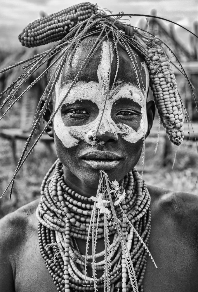 A woman of the Karo tribe (Omo Valley-Ethiopia). de Joxe Inazio Kuesta