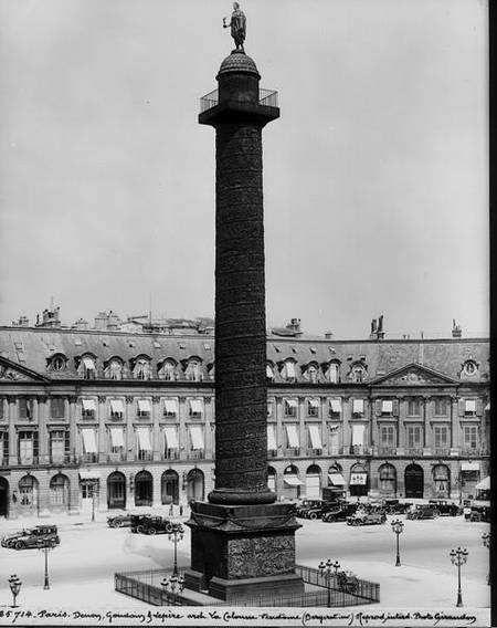 Place Vendome (1685-1708) with the Column built by Denon, Gondouin and Lepere in 1806-10 photographi de Jules Hardouin Mansart