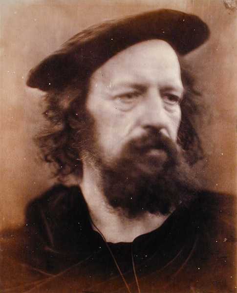 Portrait of Alfred, Lord Tennyson (1809-92) (b/w photo)  de Julia Margaret Cameron