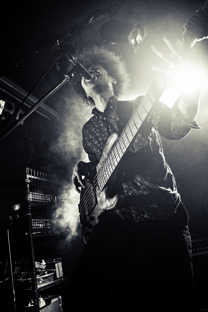 Six string bass player de Kenji Nakamatsu