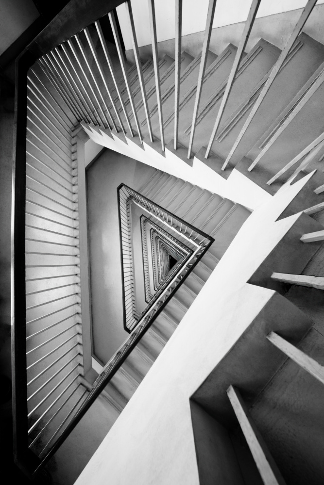 Triangular spiral staircase de konglingming
