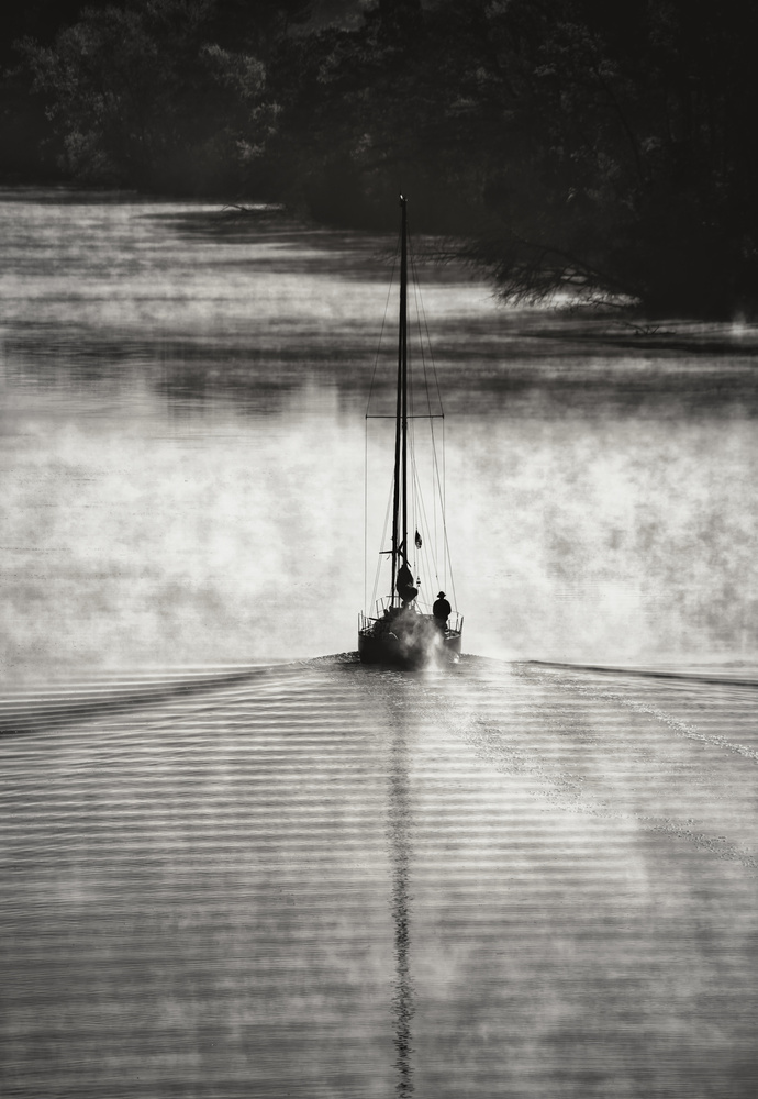Sailing on the smoky river... de Liyun Yu