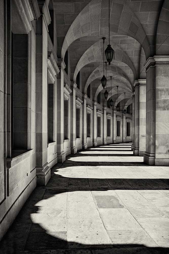 Curved Corridor de Louise Wolbers
