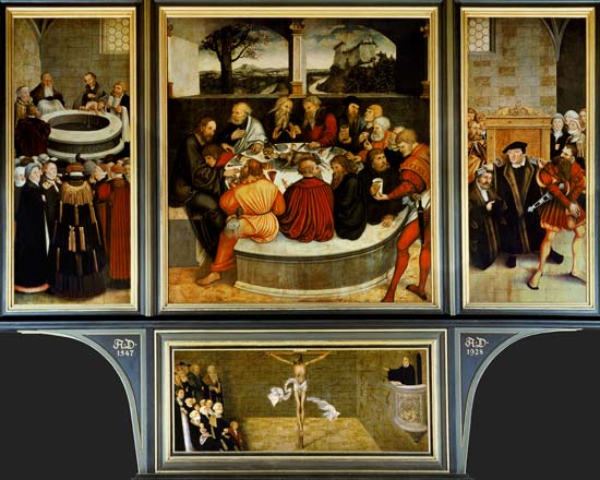 Triptych, left panel, Philipp Melanchthon performs a baptism assisted by Martin Luther; centre panel de Lucas Cranach el Viejo