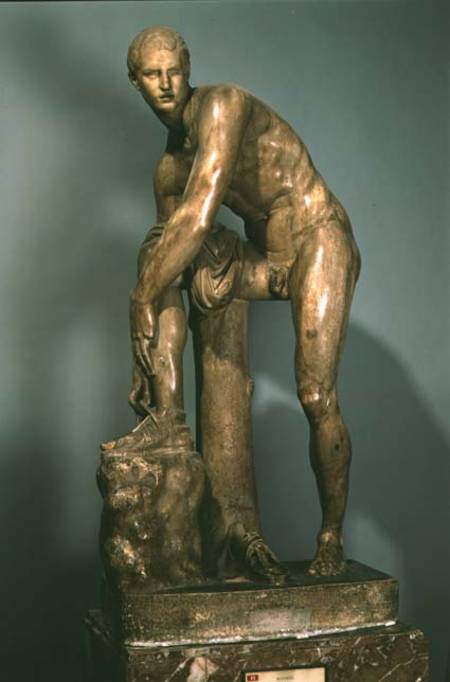 Hermes tying his sandal, Roman copy of a Greek original attributed to Lysippos de Lysippos
