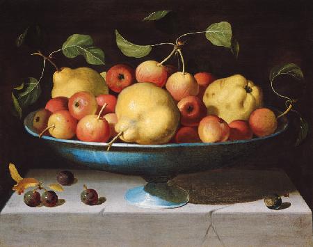 bol de frutas con manzanas y peras