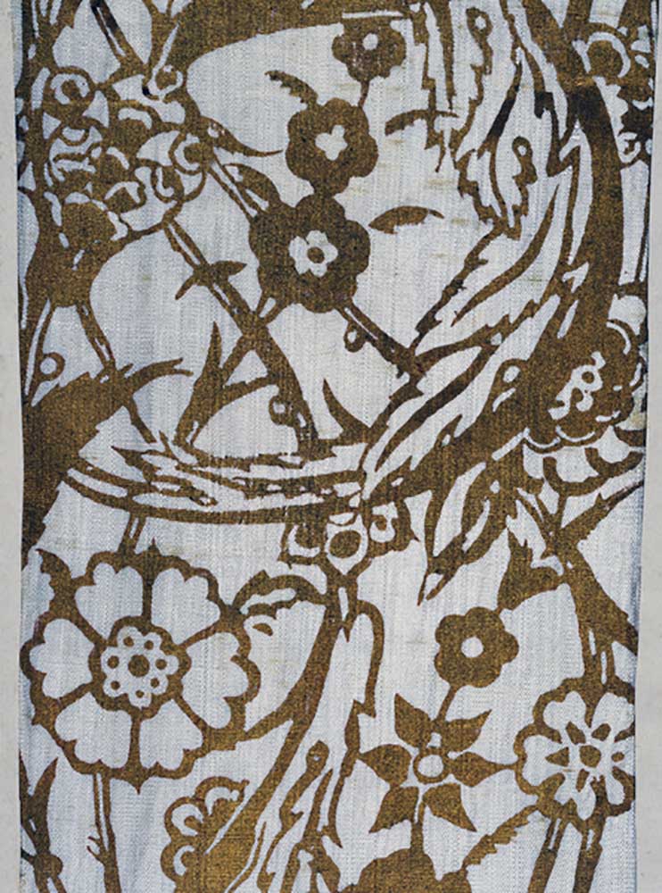 White fabric with floral decoration printed in gold, after 1910 de Mariano Fortuny y Madrazo