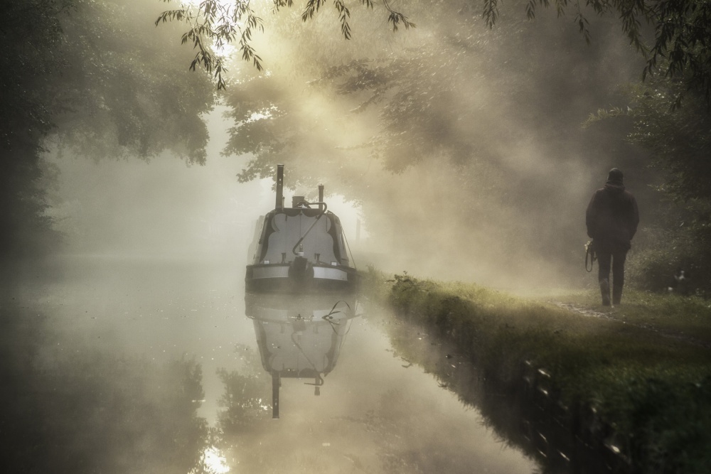 Dawn on the Canal de Mark Passfield
