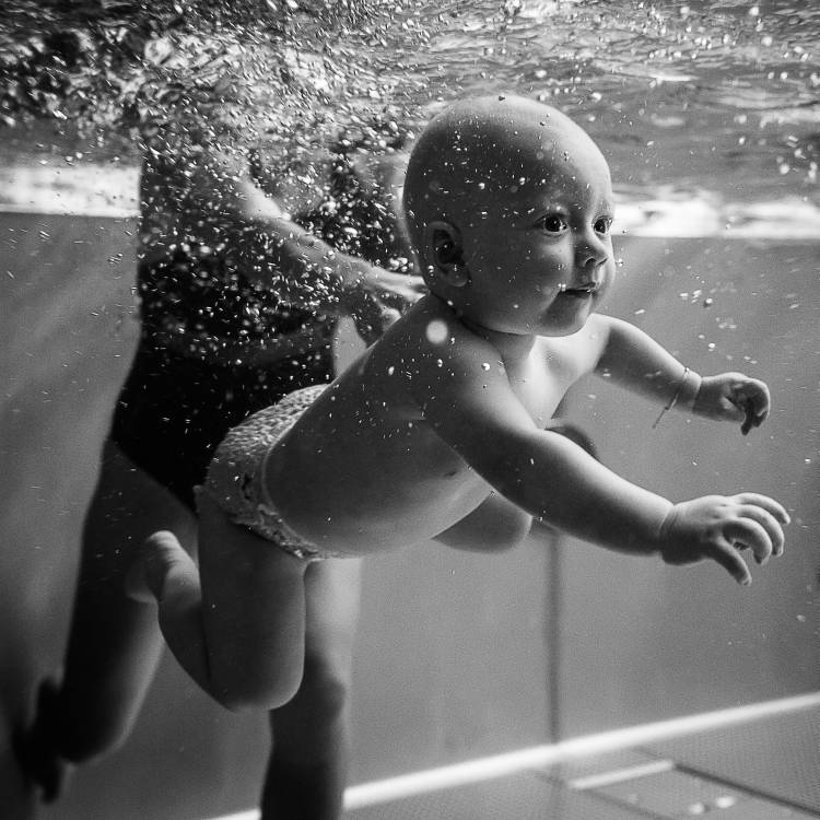 Underwater swimming de Martin Krystynek, QEP