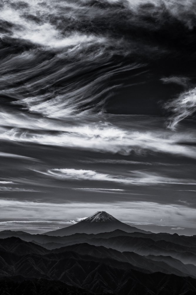 Expressive clouds and Mt.Fuji de Masayuki Nozaki